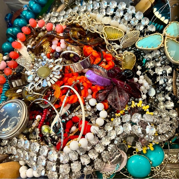 “ROCK THE CASBA”~ huge 5 LB vintage jewelry lot- MYSTERY BOX - Picture 6 of 6